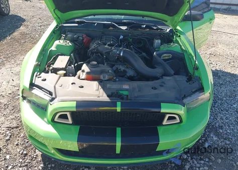 2013 Ford Mustang V6 из США, поврежденный, VIN 1ZVBP8AM4D5220462